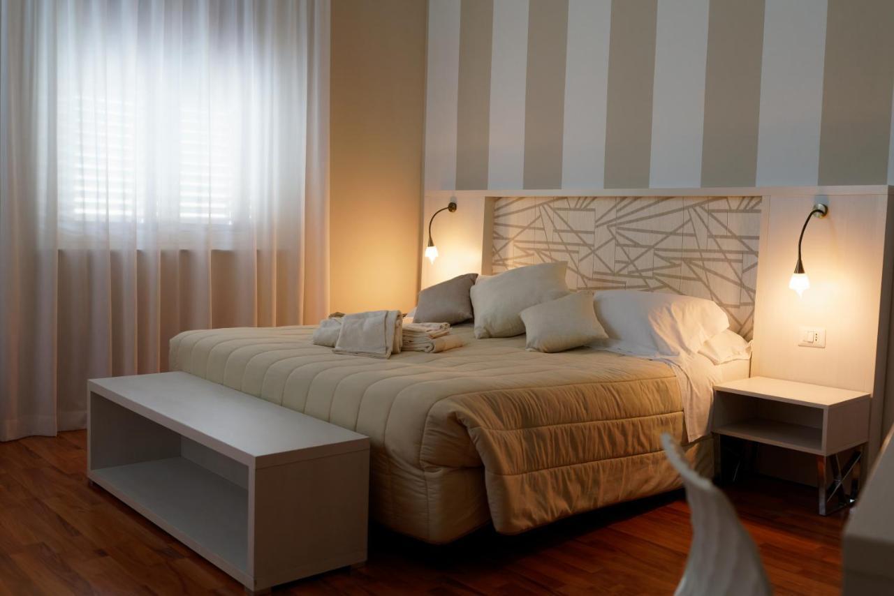 Hotel Sant'Elia メッシーナ エクステリア 写真